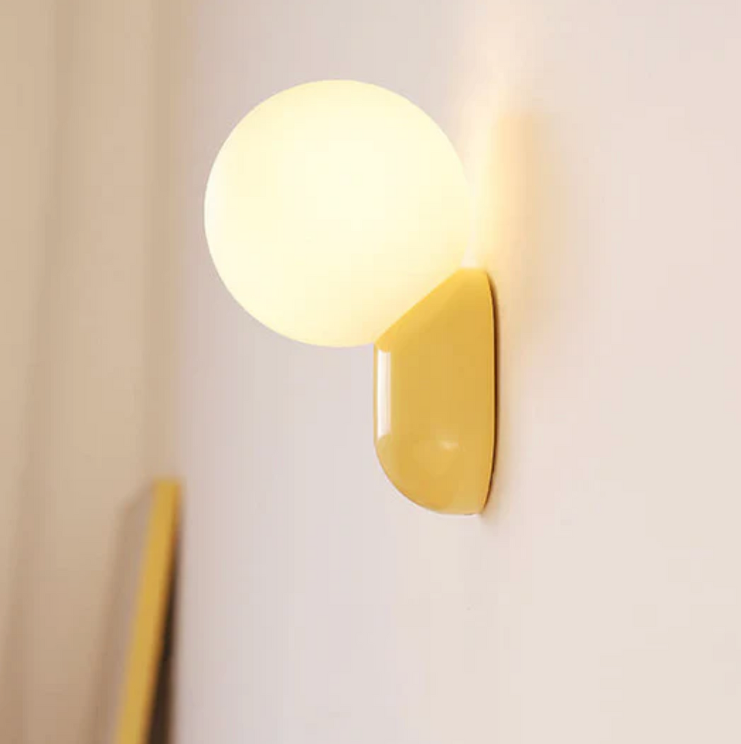 Moderne Kugelwandleuchte mit LED