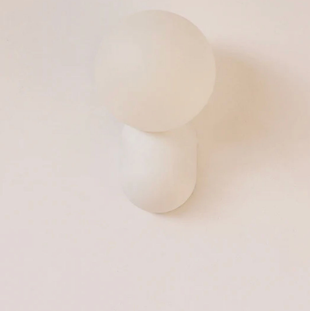 Moderne Kugelwandleuchte mit LED