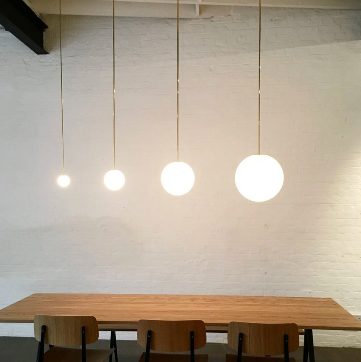 Pendelleuchte mit Kugelschirm – moderne LED-Deckenleuchte