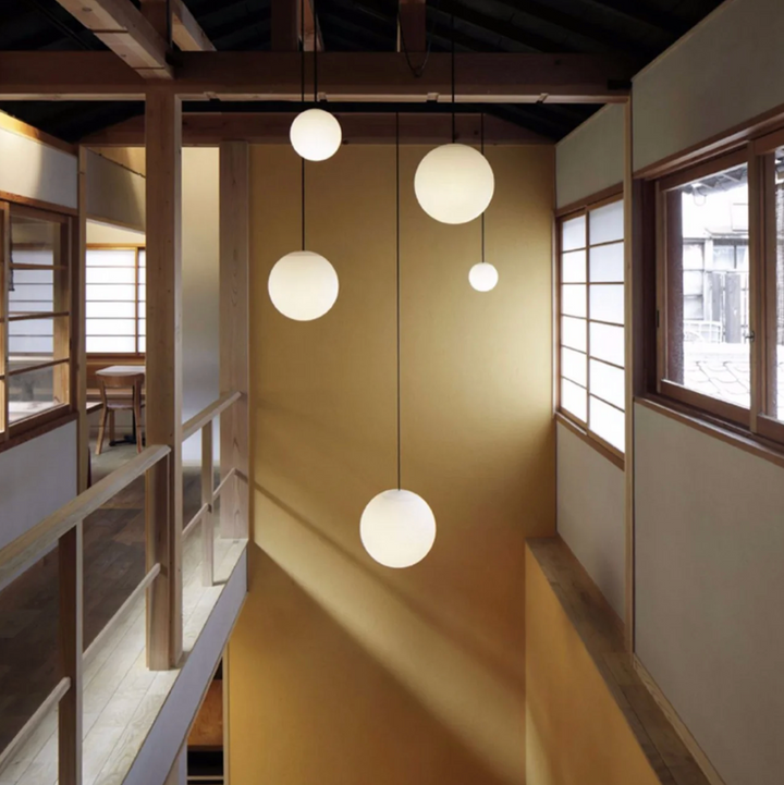 Pendelleuchte mit Kugelschirm – moderne LED-Deckenleuchte