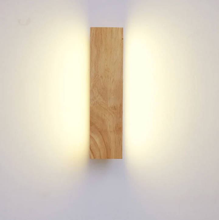 Holz-Wandleuchte mit LED-Lichtlinie – minimalistisches Design