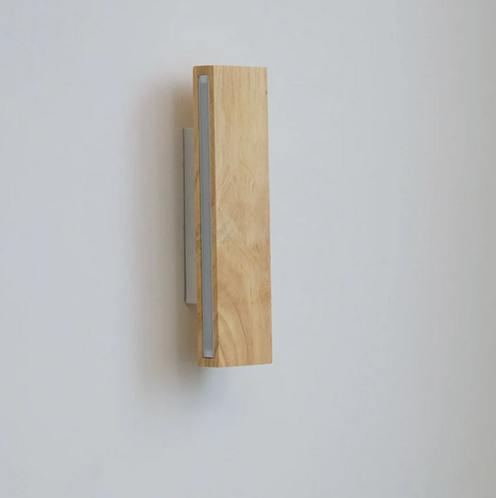 Holz-Wandleuchte mit LED-Lichtlinie – minimalistisches Design