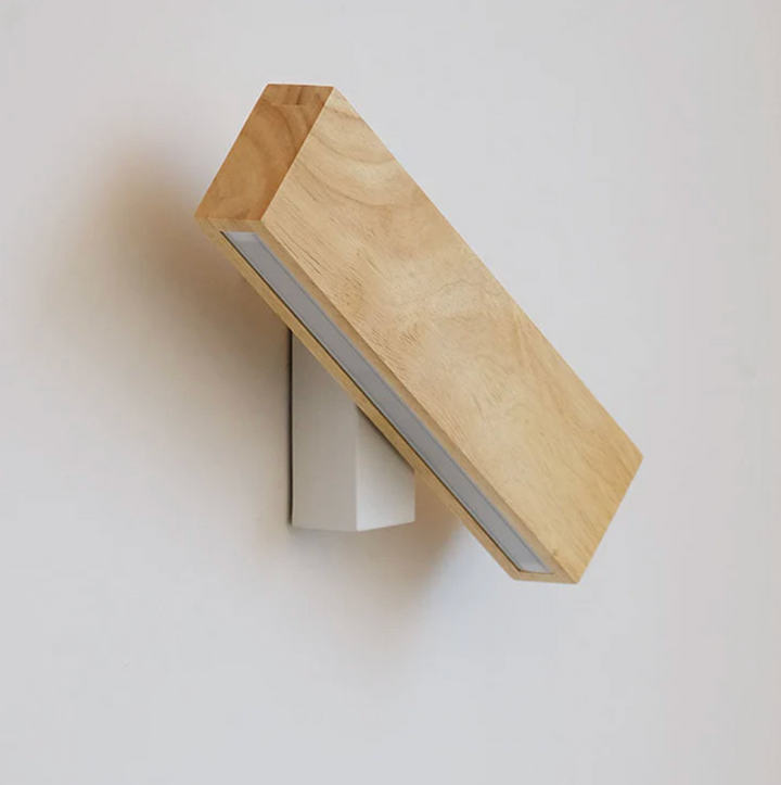 Holz-Wandleuchte mit LED-Lichtlinie – minimalistisches Design