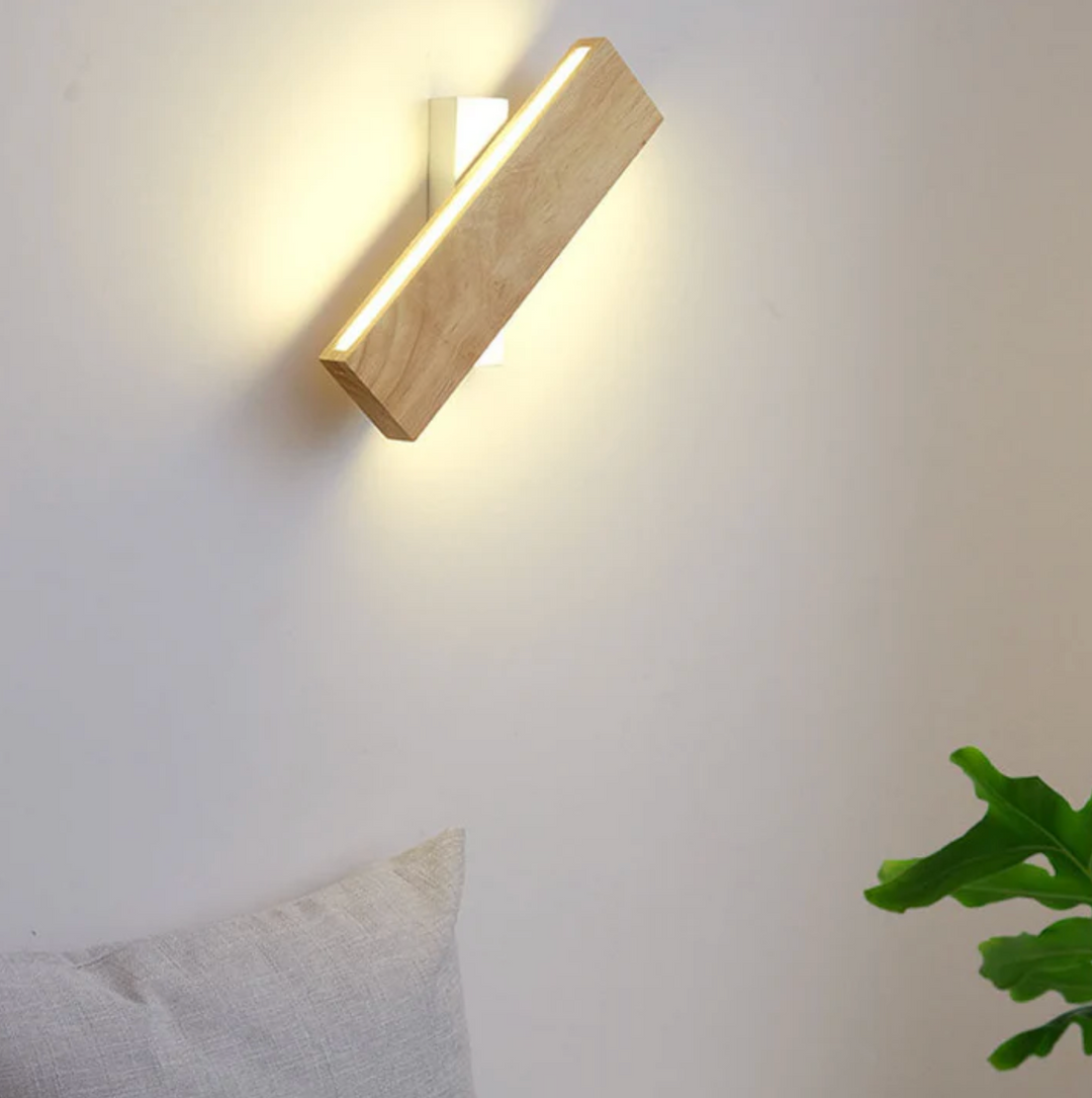 Holz-Wandleuchte mit LED-Lichtlinie – minimalistisches Design