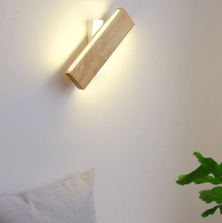 Holz-Wandleuchte mit LED-Lichtlinie – minimalistisches Design