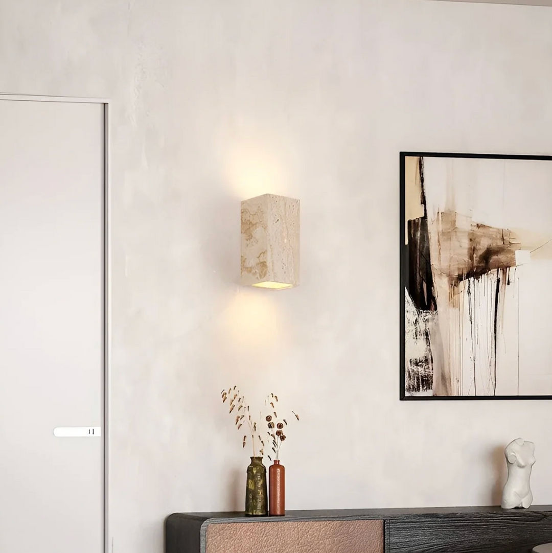 Wandleuchte aus Naturstein – minimalistische Leuchte aus Travertin