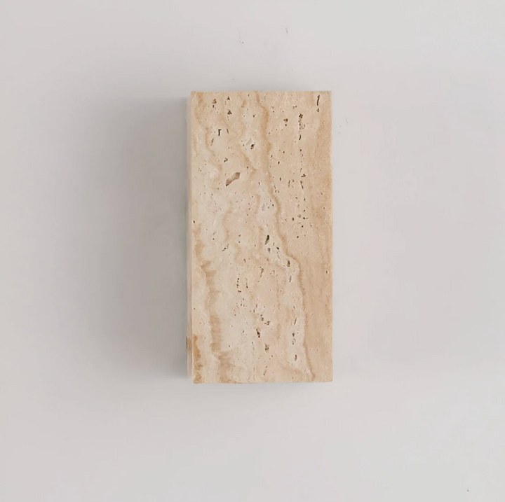 Wandleuchte aus Naturstein – minimalistische Leuchte aus Travertin