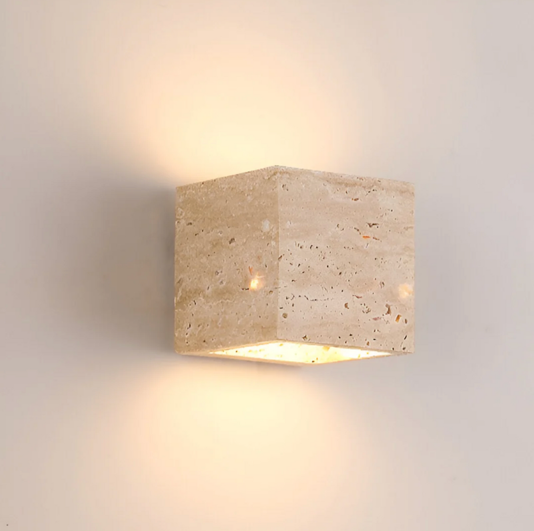 Wandleuchte aus Naturstein – minimalistische Leuchte aus Travertin