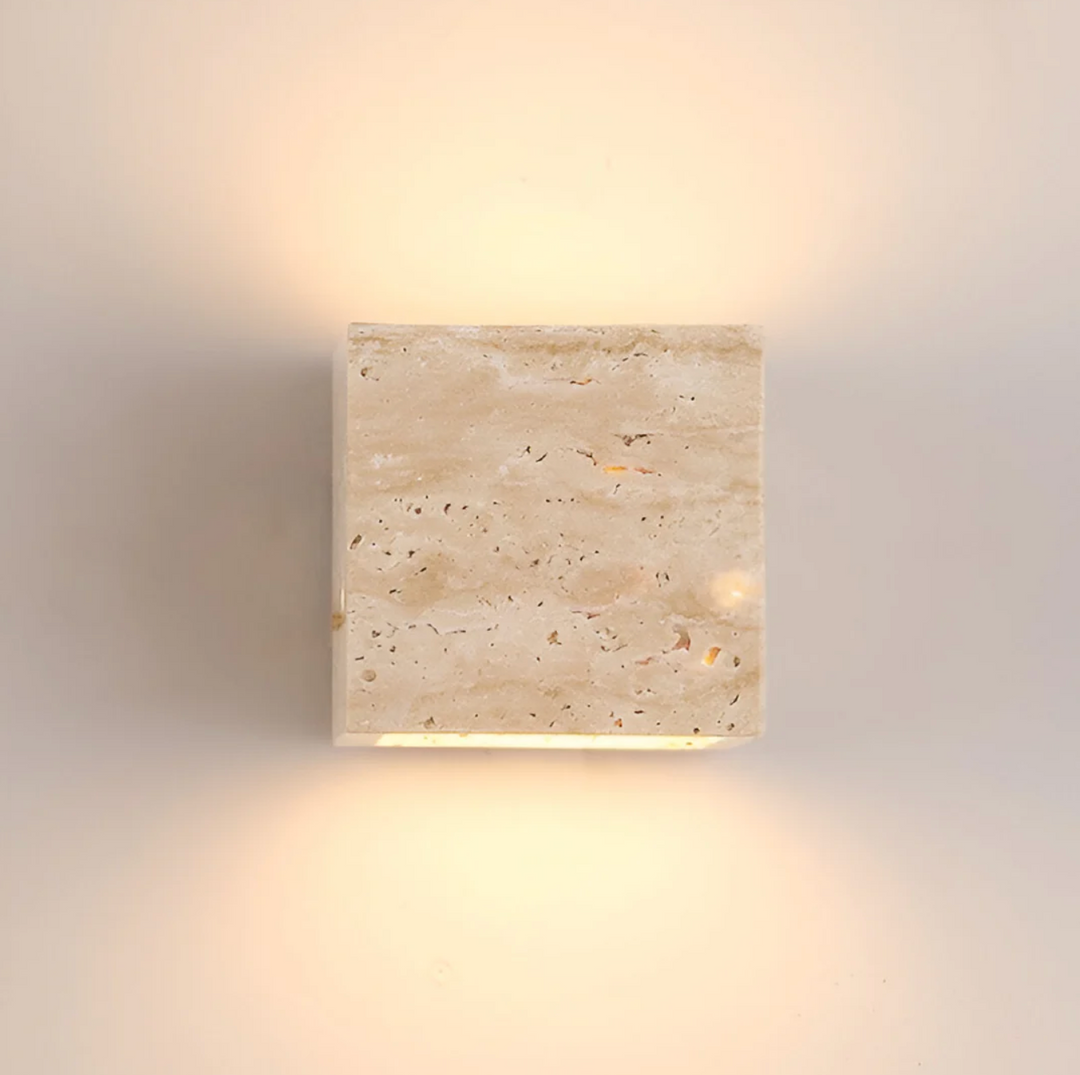Wandleuchte aus Naturstein – minimalistische Leuchte aus Travertin