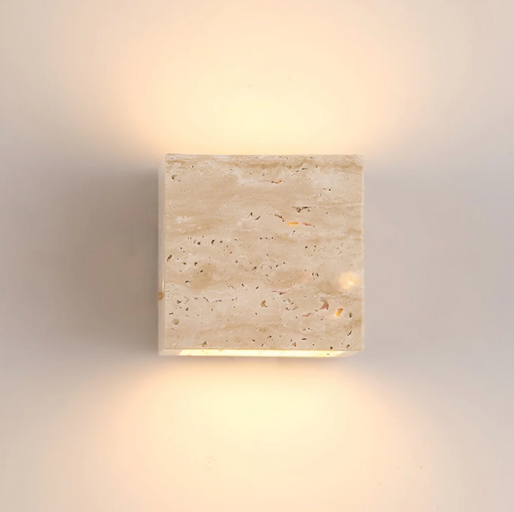 Wandleuchte aus Naturstein – minimalistische Leuchte aus Travertin