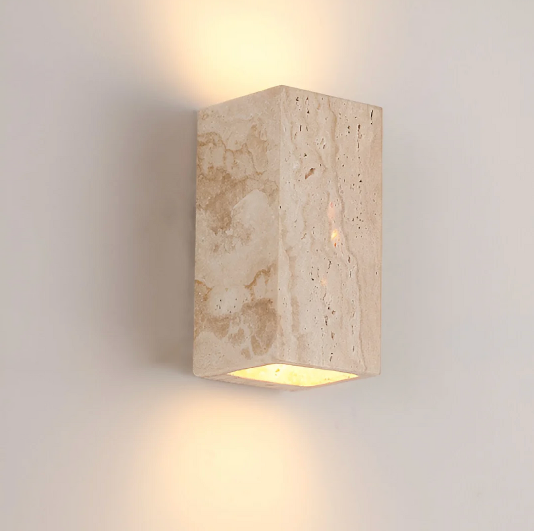 Wandleuchte aus Naturstein – minimalistische Leuchte aus Travertin