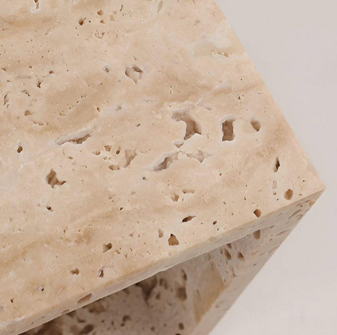 Wandleuchte aus Naturstein – minimalistische Leuchte aus Travertin