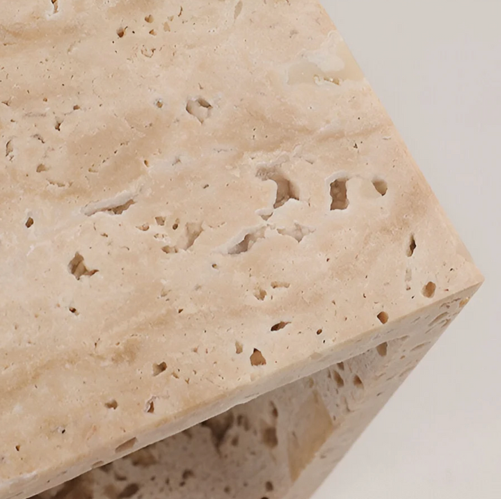 Wandleuchte aus Naturstein – minimalistische Leuchte aus Travertin