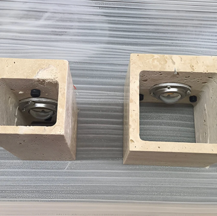 Wandleuchte aus Naturstein – minimalistische Leuchte aus Travertin