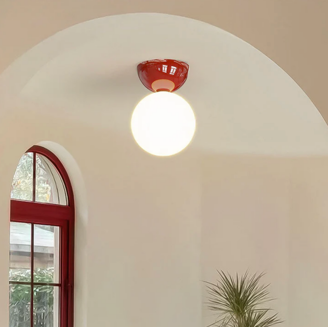 Deckenleuchte mit Kugelschirm – Milchglas und Metallrosette