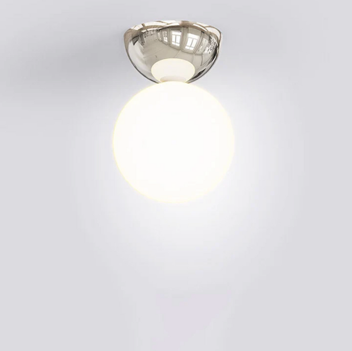 Deckenleuchte mit Kugelschirm – Milchglas und Metallrosette