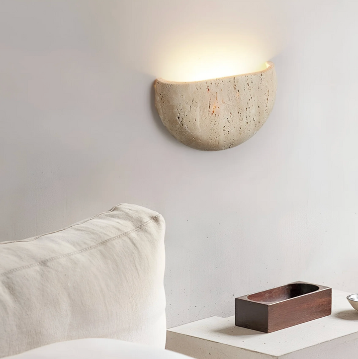 Wandleuchte aus Naturstein – Halbrundes LED-Wandlicht