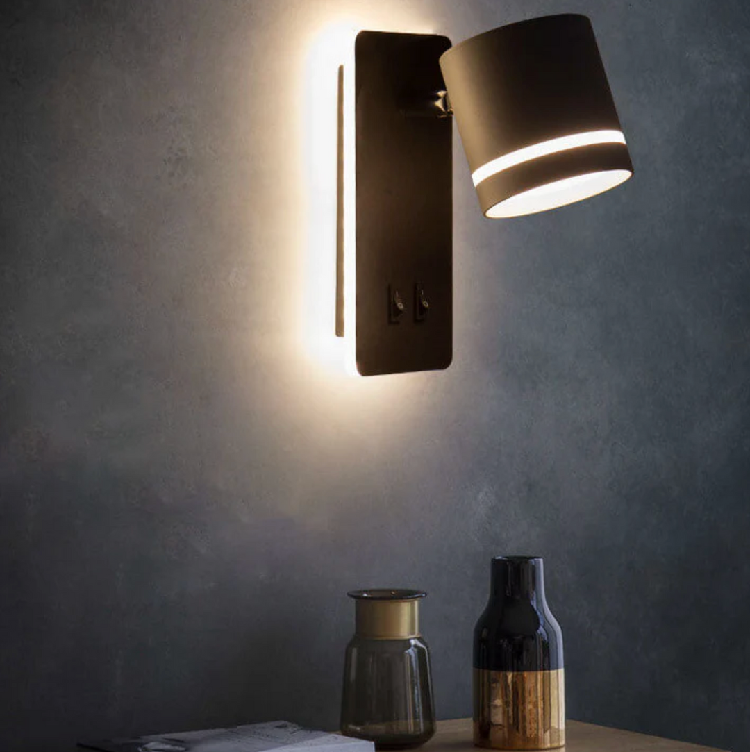 Moderne LED-Wandleuchte mit schwenkbarem Reflektor und Doppelschalter