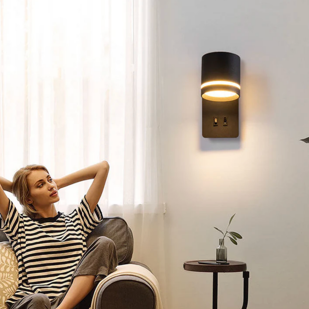 Moderne LED-Wandleuchte mit schwenkbarem Reflektor und Doppelschalter