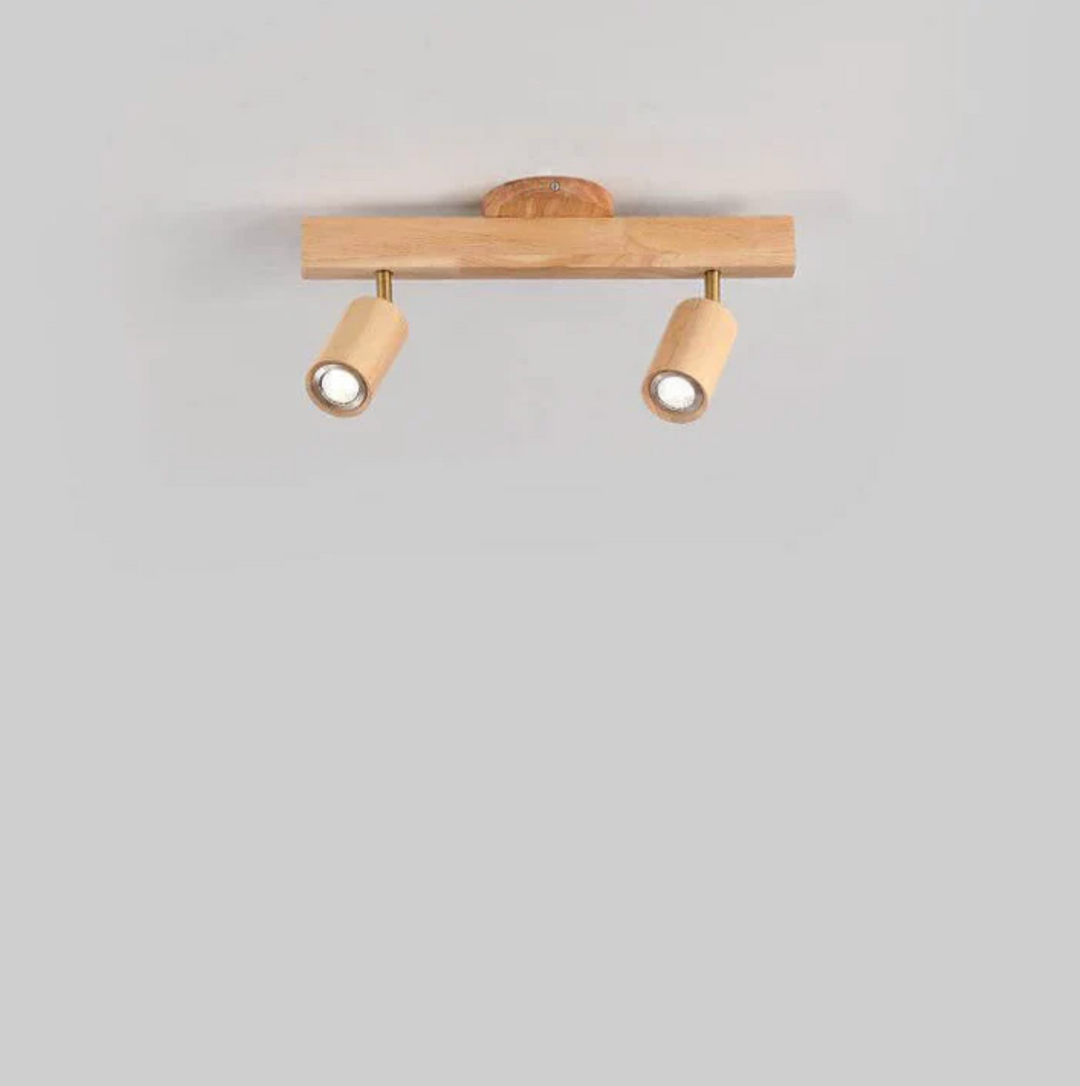 Deckenleuchte aus Holz mit schwenkbaren Spots – Skandinavischer Stil