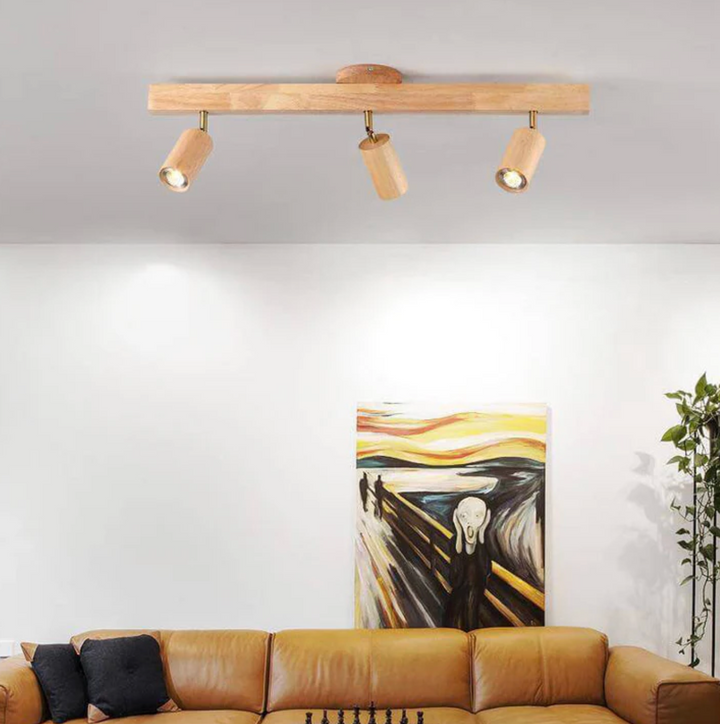 Deckenleuchte aus Holz mit schwenkbaren Spots – Skandinavischer Stil