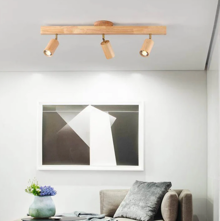 Deckenleuchte aus Holz mit schwenkbaren Spots – Skandinavischer Stil