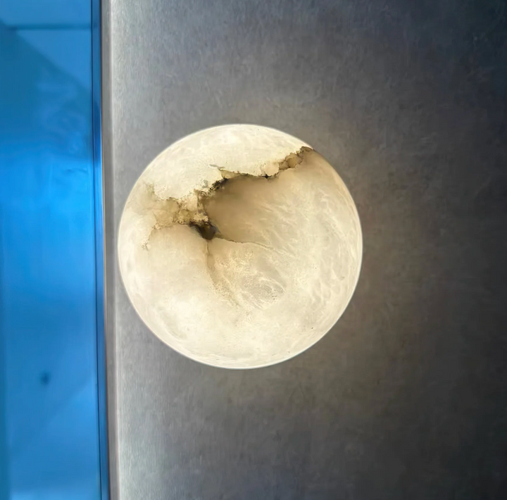 Wandleuchte mit Marmorkugelschirm und LED – moderne Dekorationsleuchte