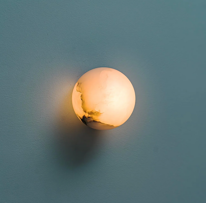 Wandleuchte mit Marmorkugelschirm und LED – moderne Dekorationsleuchte