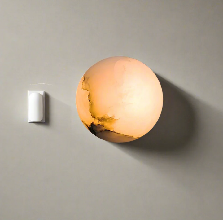 Wandleuchte mit Marmorkugelschirm und LED – moderne Dekorationsleuchte