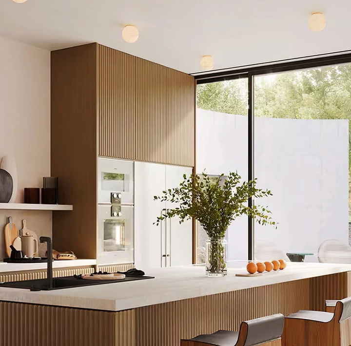 Wandleuchte mit Marmorkugelschirm und LED – moderne Dekorationsleuchte