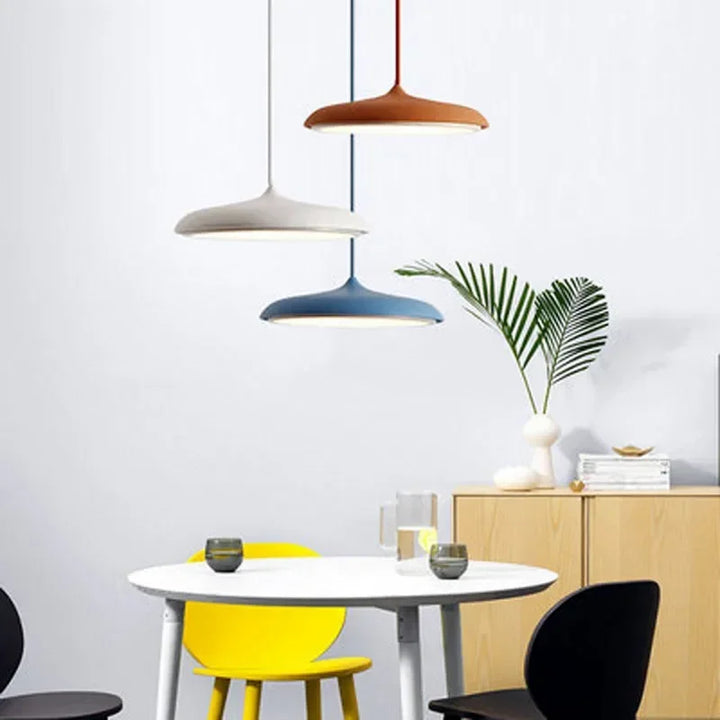 Moderne LED-Pendelleuchte mit ultraflachem Schirm – Designerleuchte für Wohn- oder Esszimmer