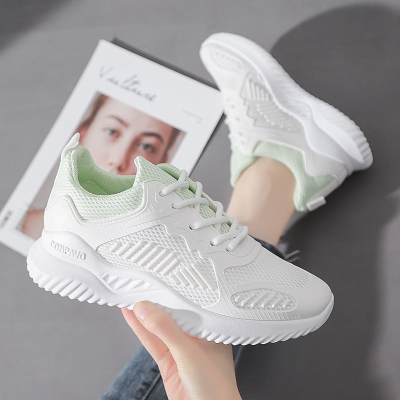 Moderne Turnschuhe für Damen