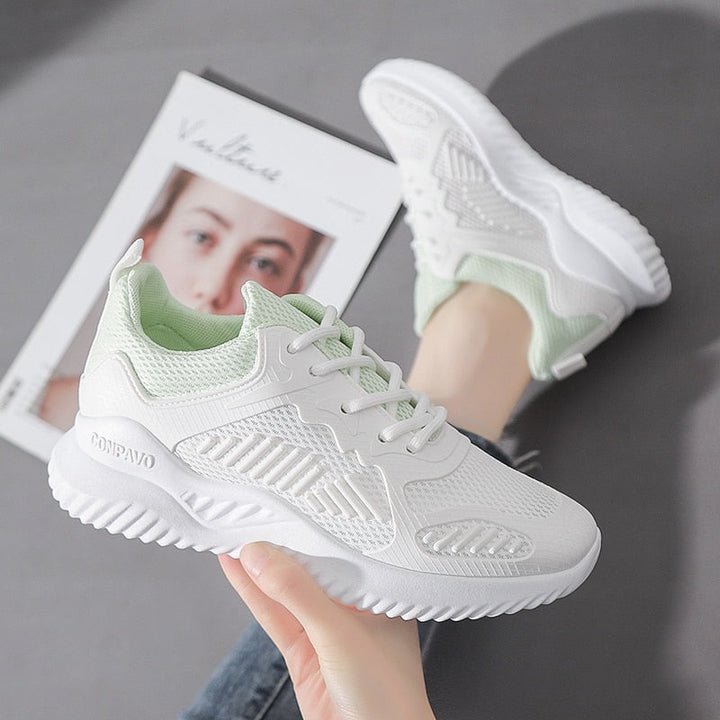 Moderne Turnschuhe für Damen