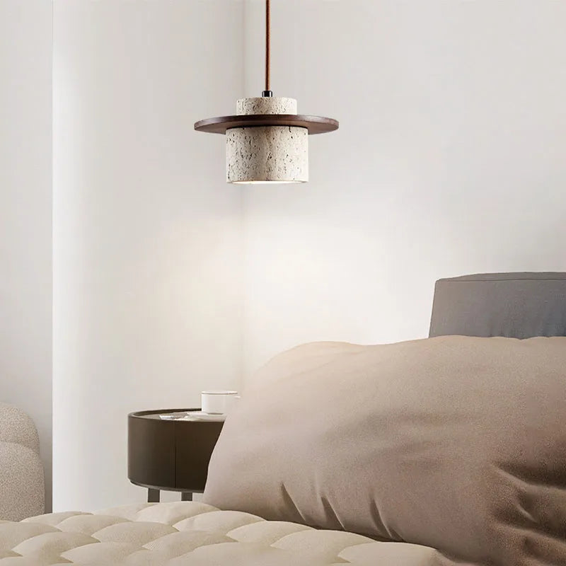 Moderne Pendelleuchte aus Travertin und Holz
