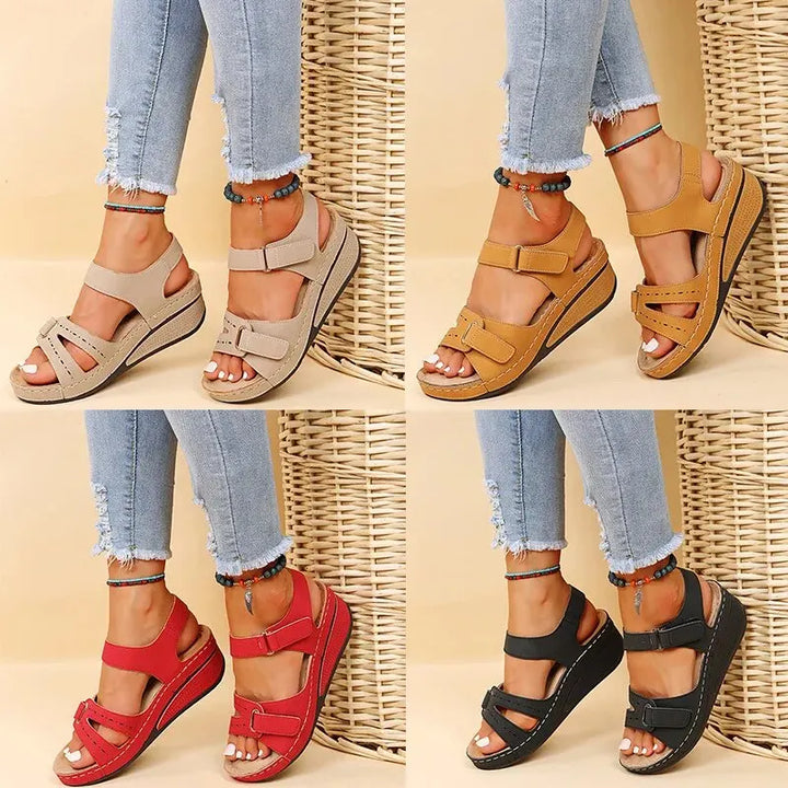 Bequeme Damensandalen mit verstellbaren Riemen