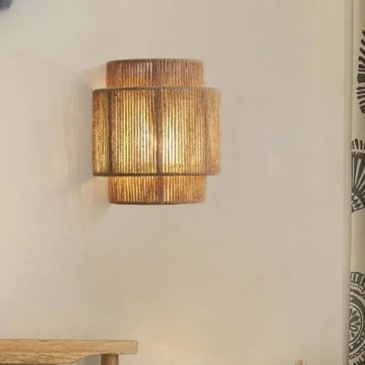 Wandleuchte Hikari aus Naturseil im Boho-Stil