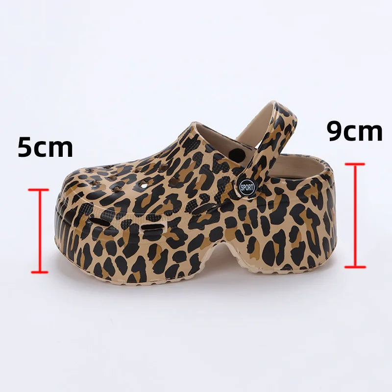 Modische Clogs-Schuhe mit Leopardenmuster
