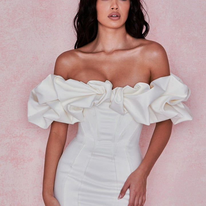 Kleid mit Bardot-Ausschnitt und Puffärmeln