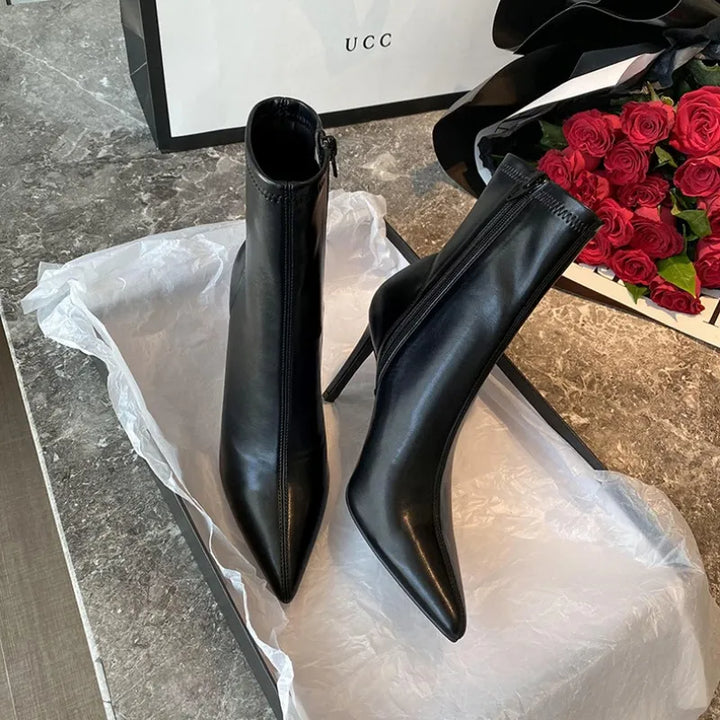 Damenschuhe mit hohen Absätzen