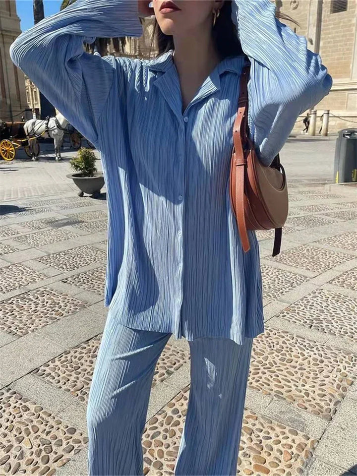 Stylisches Set mit lockerem Oberteil und weiter Hose