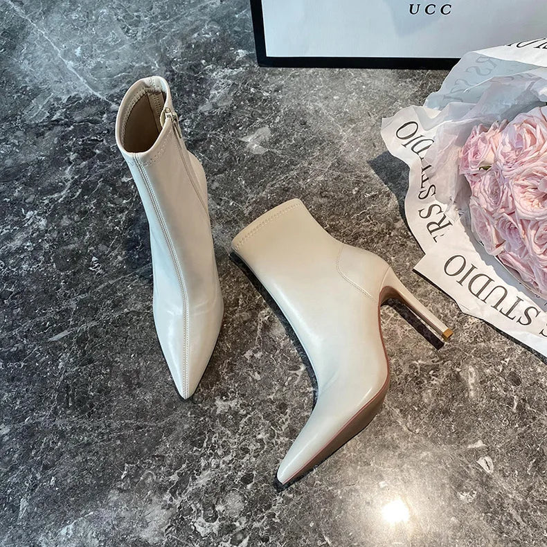Damenschuhe mit hohen Absätzen