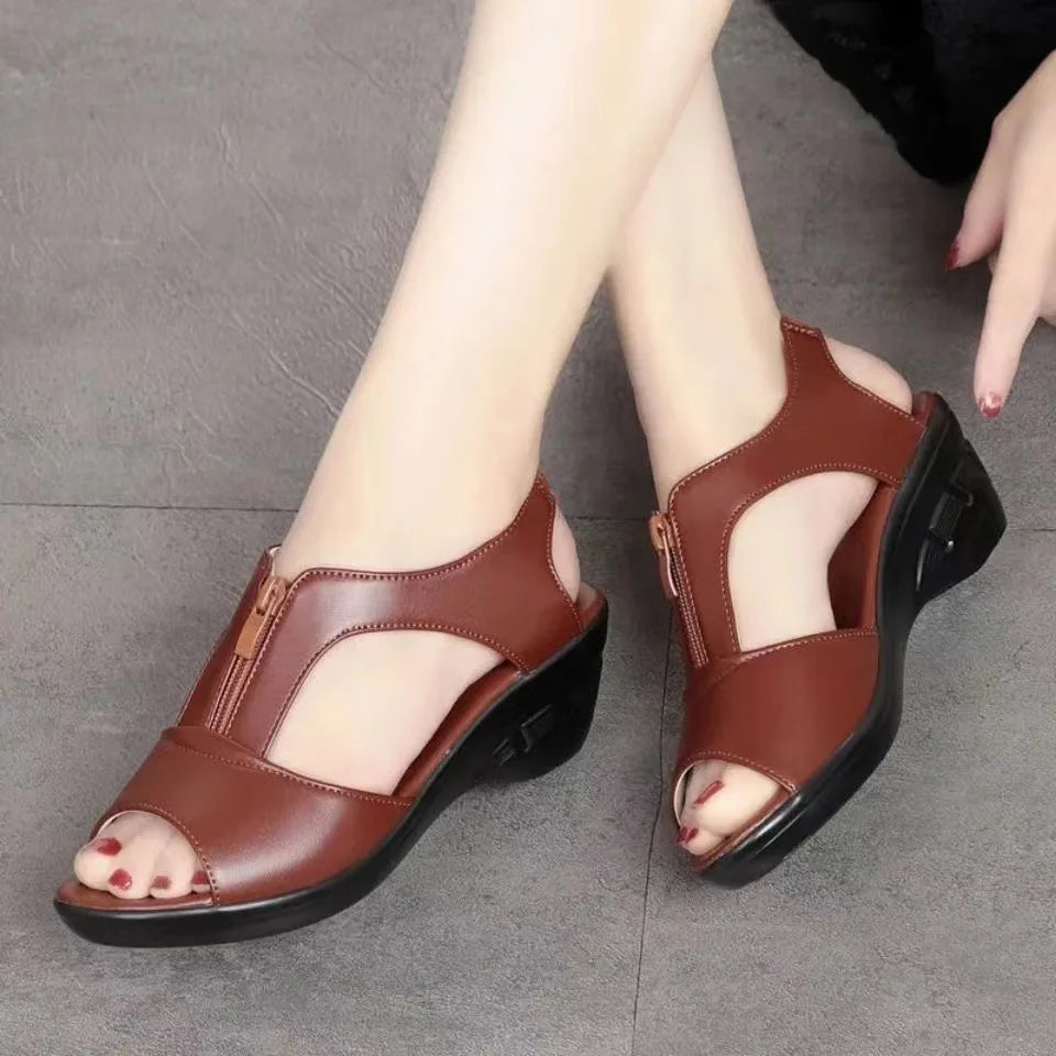 Damen-orthopädische Sandalen aus Kunstleder mit Keilabsatz