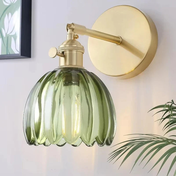 Retro-Wandleuchte mit Tulpenförmigem Glasschirm und Goldenem Finish