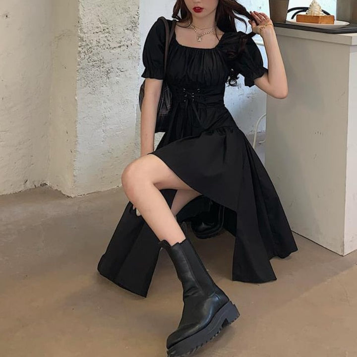 Elegantes Kleid mit Ärmeln und Taillenband