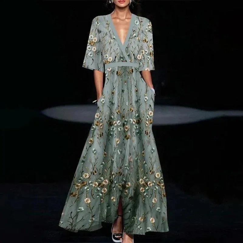 Geblümtes Maxikleid mit V-Ausschnitt und Taillenschnitt