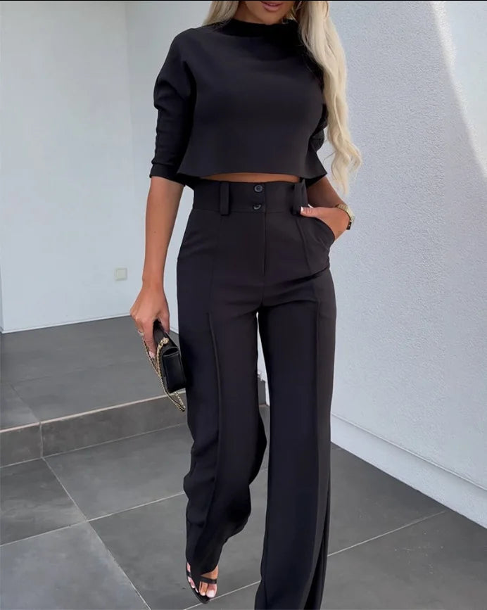 Elegantes Damenset mit kurzem Oberteil und Hose