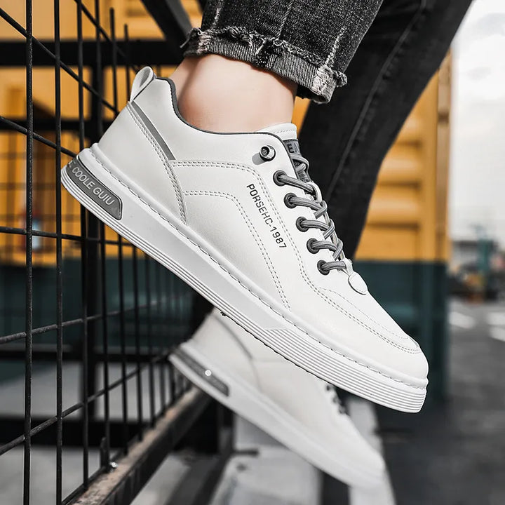 Minimalistische Herren-Sneaker im klassischen Stil