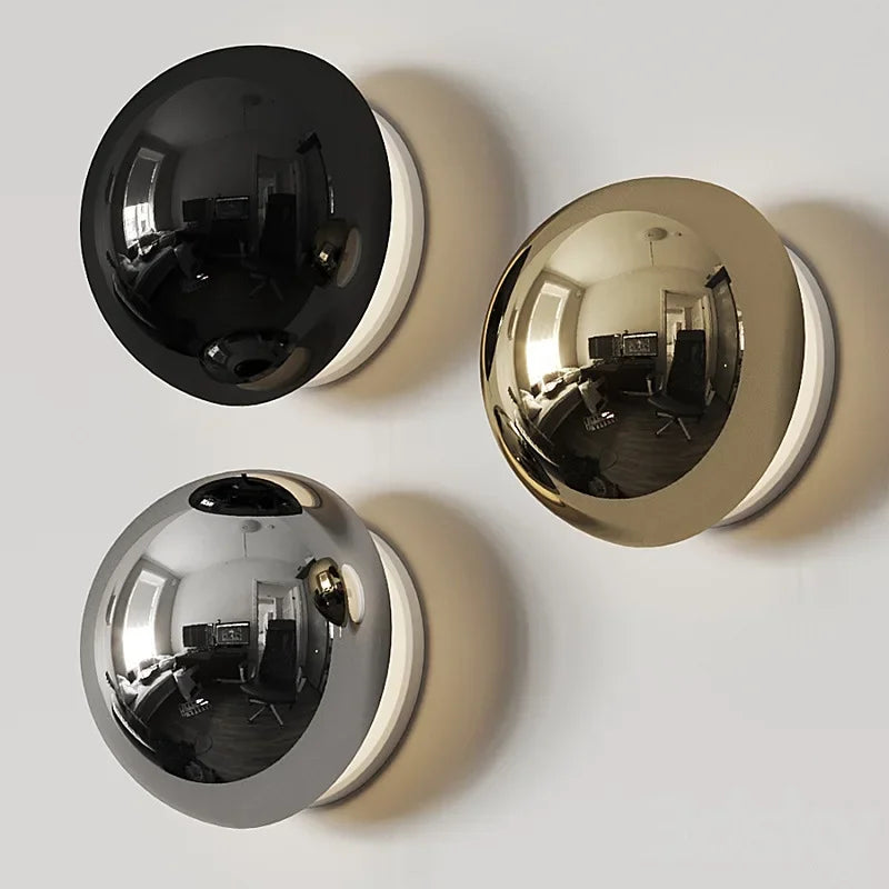 Moderne LED-Wandleuchte mit Kugelform und Halo-Effekt