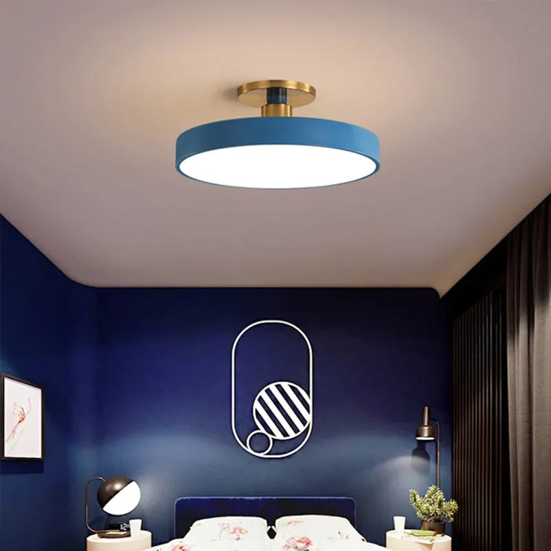 Runde LED-Deckenleuchte im skandinavischen Stil