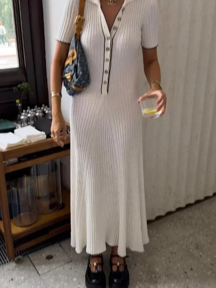Elegantes Maxikleid aus plissiertem Stoff